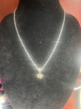 Sterling Silver Heart Pendant Necklace - Silver color  Pre-Owned